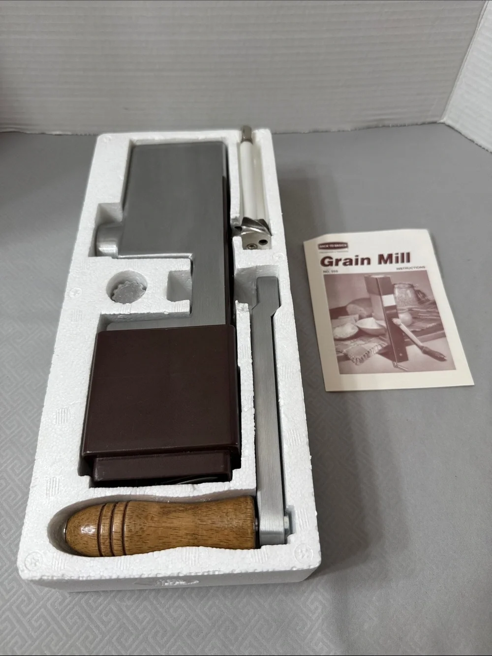 Vtg  Back to Basics Manual Hand Crank Wood Handle Grain Mill Grinder Model #555
